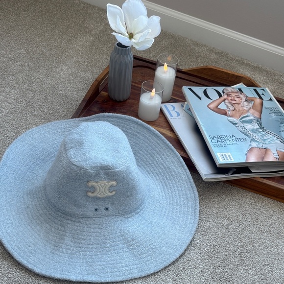 CELINE Triomphe wide brim hat, adjustable draw string in baby blue
Never worn. - Picture 5 of 14